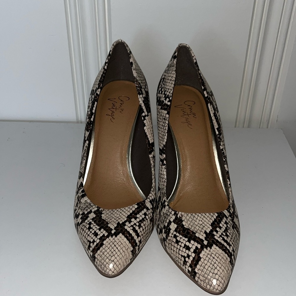 Snake block heel